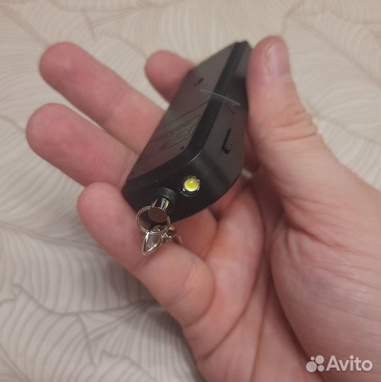 Карманный брелок-сигнализация для самозащиты
