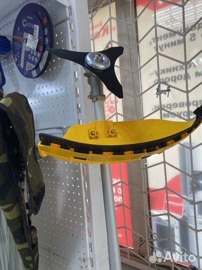 Бензотример две насадки леска+нож Электромаш К1