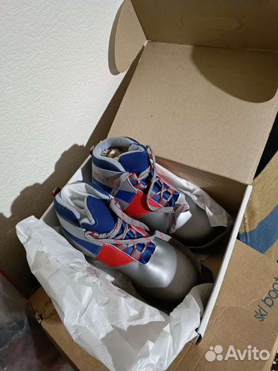 Горные лыжи в комплекте с ботинками