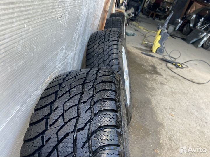 Комплект зимней резины и дисков Nissan