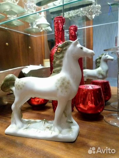 Статуэтка лошадь фарфоровая