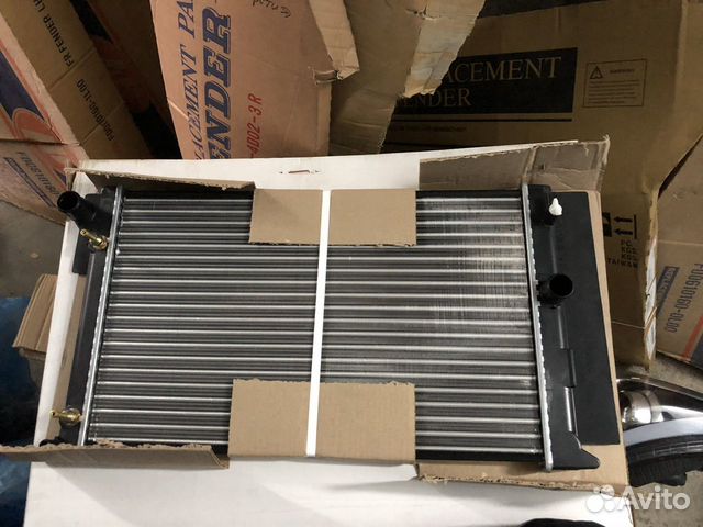 Радиатор охлаждения toyota Corolla 150