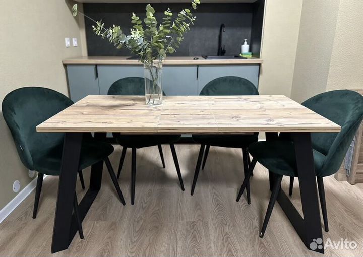 Стол обеденный