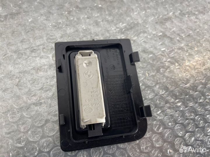 Щиток плафона подсветки багажника задний правый