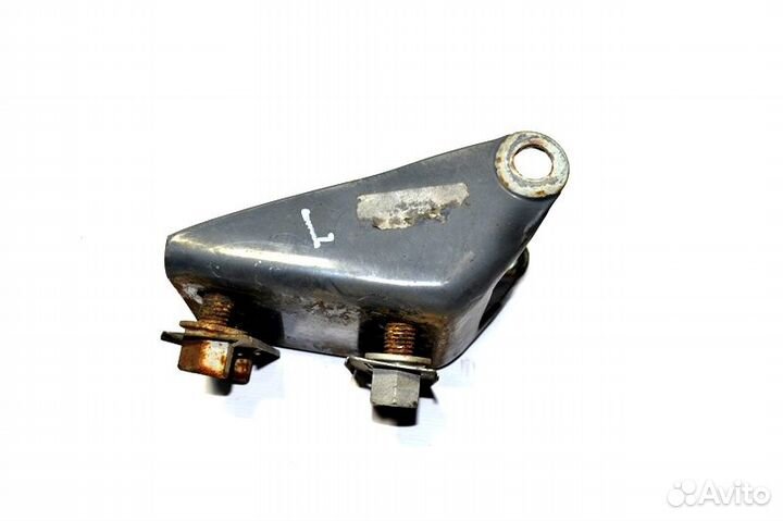 Кронштейн амортизатора ведущего моста, верхний лев