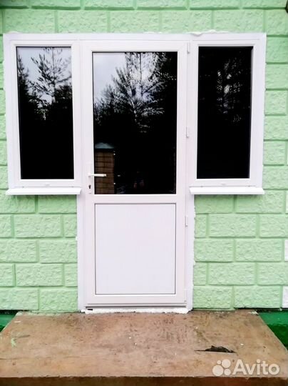 Новые пластиковые двери с установкой