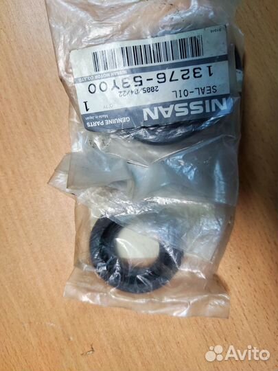 Сальник свечного колодца Ниссан Альмера