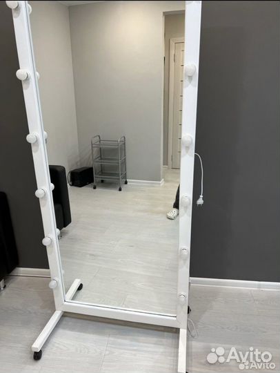 Гримерное зеркало с подсветкой