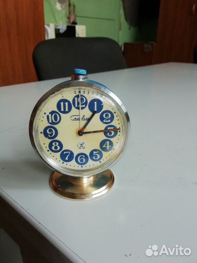 Часы будильник слава