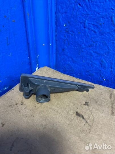 Повторитель поворота передний левый Renault Megane