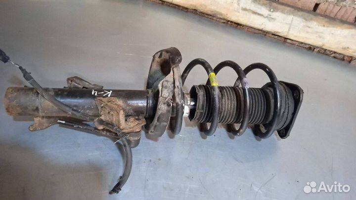 Стойка амортизатора передняя левая Mazda 3 BK 2004