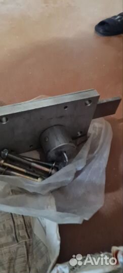 Замок гаражный накладной новый