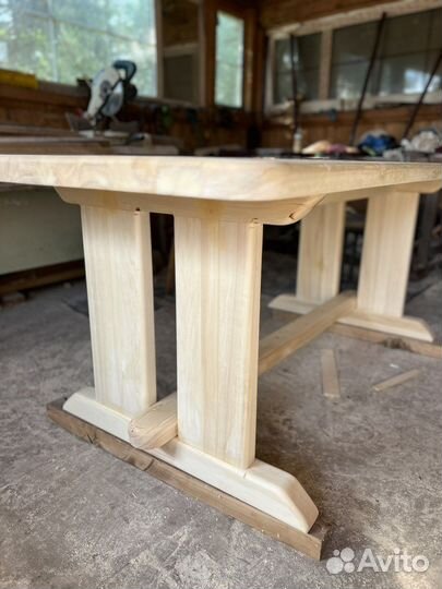 Стол обеденный