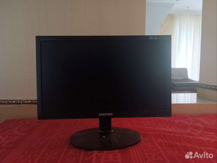 Монитор Samsung