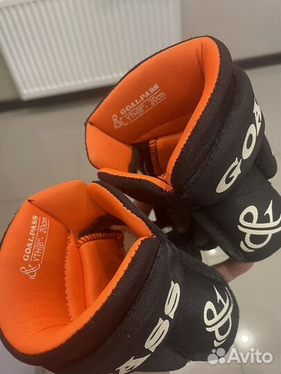 Краги хоккейные