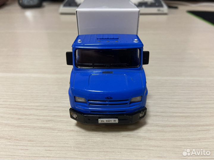 Масштабная модель ЗИЛ 5301 фургон Почта