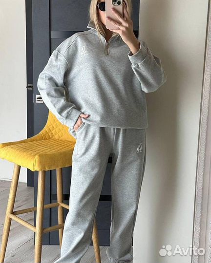 Спортивный костюм женский