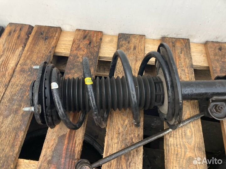 Амортизатор передний левый Lexus NX рест. AGZ10