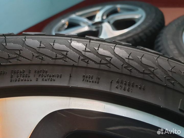 R18 Nokian Tyres Hakkapeliitta 9 245/45, PCD 5x112 DIA 66.6