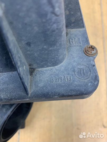 Корпус воздушного фильтра Opel Zafira B Z16XEP