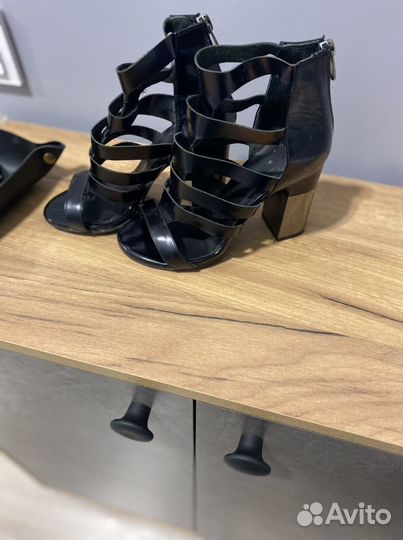 Босоножки кожаные 35 размер