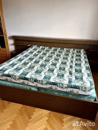 Спальный гарнитур +матрас