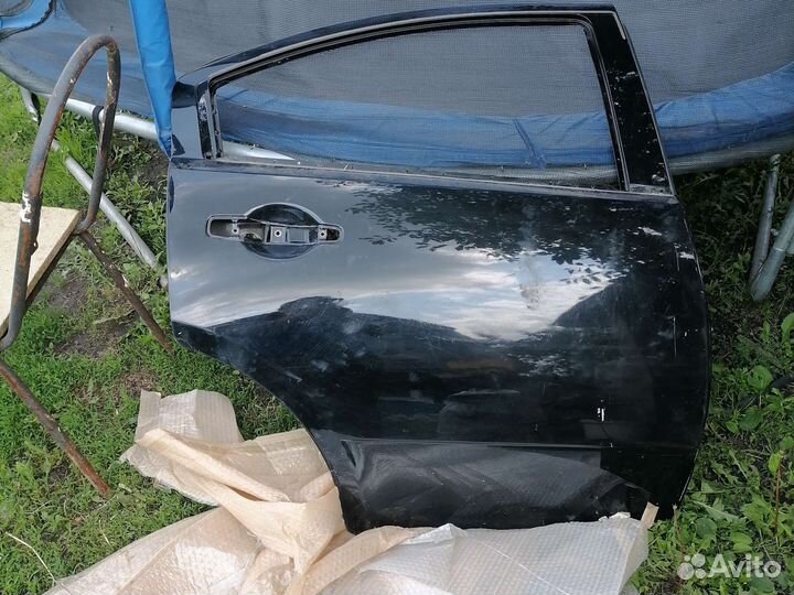 Задняя правая дверь на mitsubishi galant 9