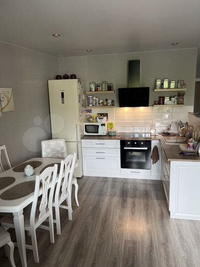 4-к. квартира, 90 м², 2/10 эт.