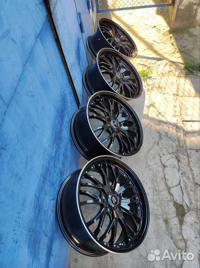 R19 Medalist Trail A/P 245/40, PCD 5x114.3 DIA 73.1