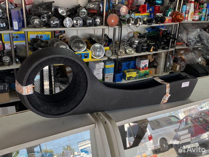 Подиумы на двери, стойки, полка Акустическая