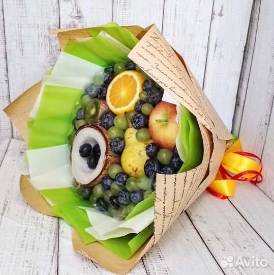 Букет из фруктов, клубники в шоколаде и пр