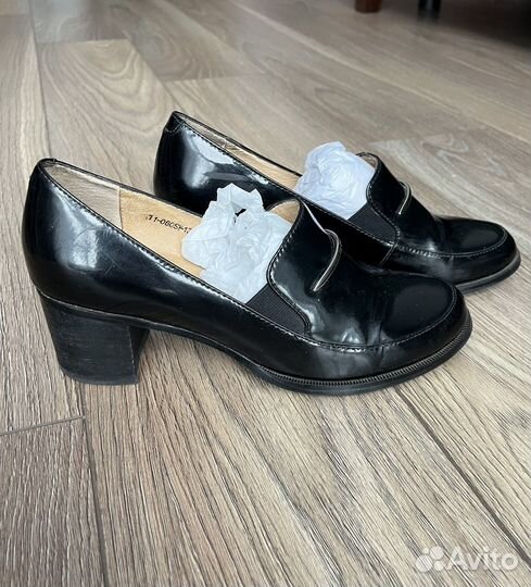 Лоферы лаковые кожаные Djovannia