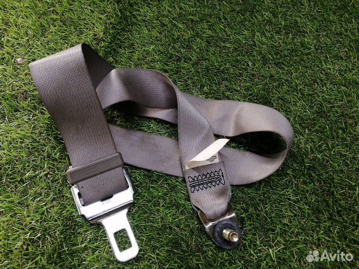 Замок ремня безопасности Nissan Laurel HC35