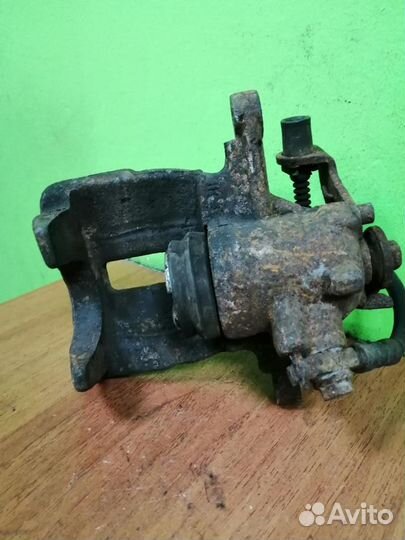 Суппорт задний левый Ауди А4 Б6 Б7 Audi A4 B6 B7