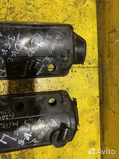 Клапанная крышка левая Mitsubishi 3.0,3.5