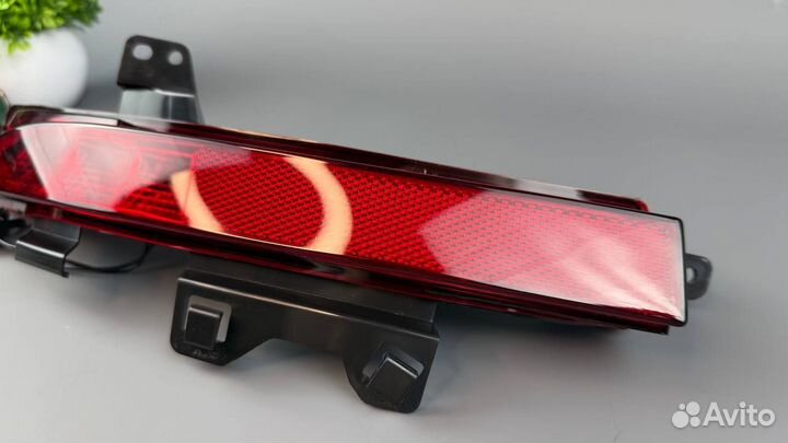 Катафот левый LR Discovery Sport 2015-2025 LR06091