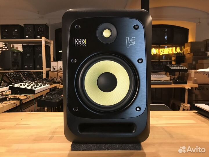KRK V8 S4