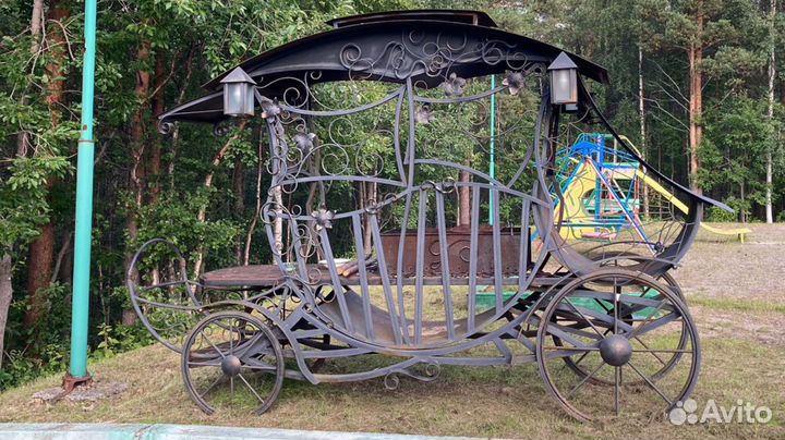 Кованный Мангал с крышей в виде кареты