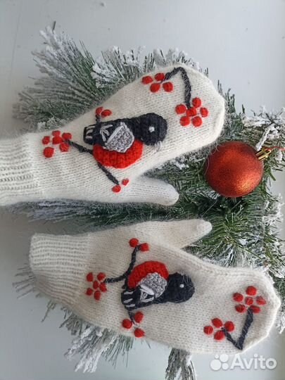 Варежки из пуха норки с вышивкой