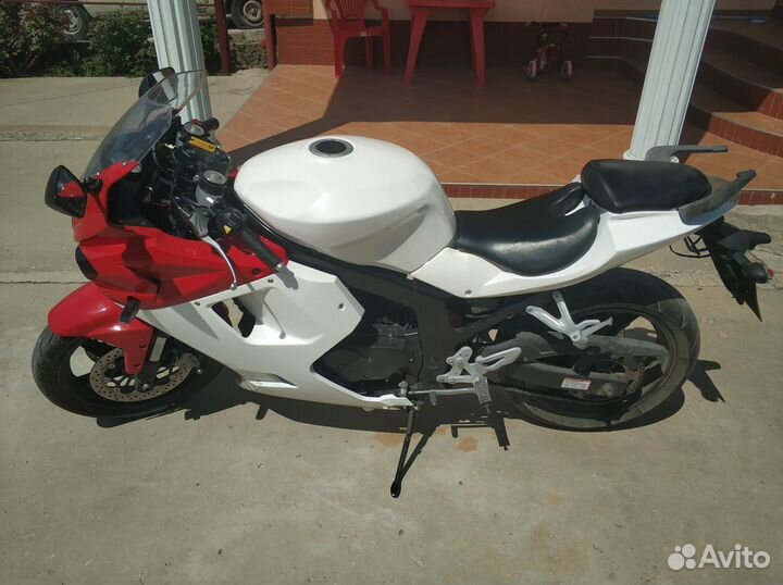 Hyosung GT250R