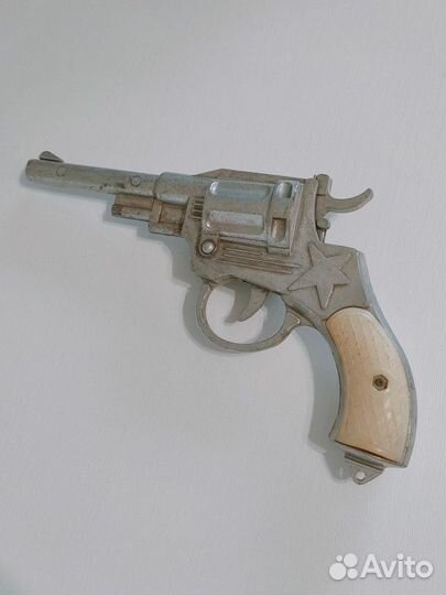 Детская игрушка револьвер СССР