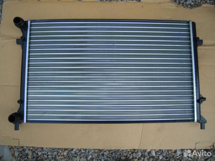 Радиатор основной Volkswagen Golf Plus 5 V +