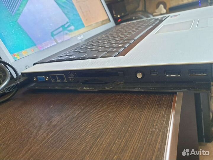 Ноутбук asus w1000