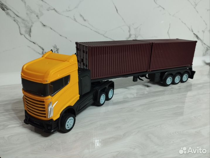 Машина грузовая с аксессуарами