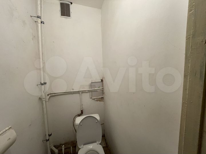 Комната 14 м² в 4-к., 1/2 эт.
