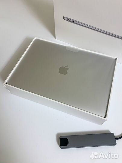 Новый Macbook Air M1 на гарантии, 33 цикла