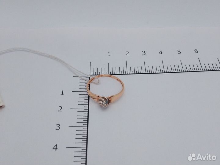 Золотое кольцо с бриллиантом