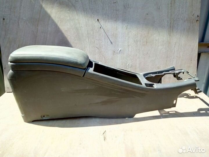 Nissan Maxima 33 - Консоль / подлокотник Б/У