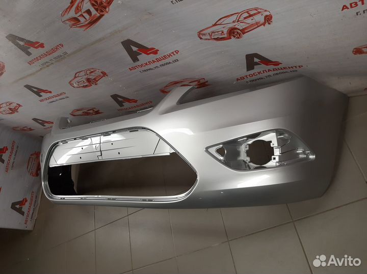 Бампер передний Ford Focus 2 2008-2011 серебристый