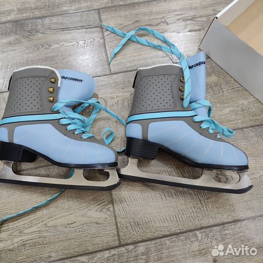 Коньки фигурные женские